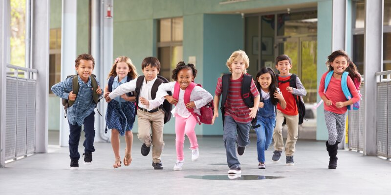 The federal and state governments support schools in challenging situations with the Startchancen program. The federal and state governments support schools in challenging situations with the Startchancen program.