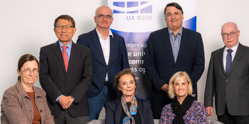 Front row, from left to right: Professor Barbara Albert, Professor Louise Fresco and Professor Susan Kauzlarich. Back row, from left to right: Professor Rocky Tuan, Professor Manfred Bayer, Professor Martin Paul and Professor Martin Stratmann. Board members Professor Daniel Diermeier and Professor Makoto Gonokami were unfortunately unable to attend the meeting. Front row, from left to right: Professor Barbara Albert, Professor Louise Fresco and Professor Susan Kauzlarich. Back row, from left to right: Professor Rocky Tuan, Professor Manfred Bayer, Professor Martin Paul and Professor Martin Stratmann. Board members Professor Daniel Diermeier and Professor Makoto Gonokami were unfortunately unable to attend the meeting.