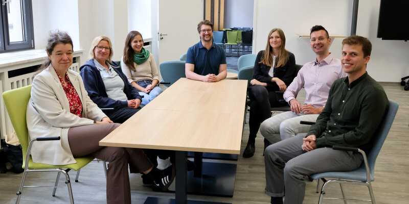 Members of the PostdocLab (left ro right): Nina Schuster, Jenny Künkel, Elisabeth Graf, Maximilian Krug, Valentina Nachtigall, Philipp Kadelke, Pascal Alscher Members of the PostdocLab (left ro right): Nina Schuster, Jenny Künkel, Elisabeth Graf, Maximilian Krug, Valentina Nachtigall, Philipp Kadelke, Pascal Alscher