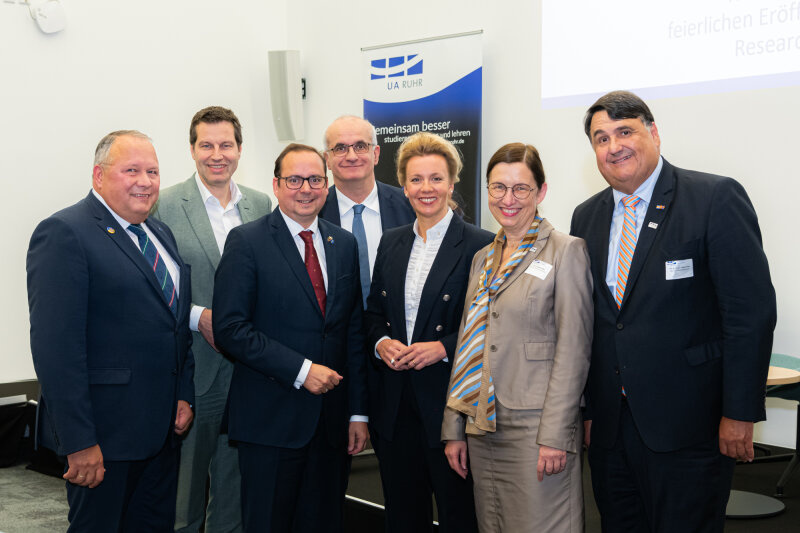 Attended the opening of the Research Alliance Ruhr (from right to left): Prof. Dr. Martin Paul, Rector of the Ruhr University Bochum, Prof. Dr. Barbara Albert, Rector of the University of Duisburg-Essen, Ina Brandes, Minister for Culture and Science of North Rhine-Westphalia, Prof. Dr. Manfred Bayer, Rector of TU Dortmund University, Thomas Kufen, Lord Mayor of the City of Essen, Thomas Eiskirch, Lord Mayor of the City of Bochum, and Josef Hovenjürgen, Parliamentary State Secretary for the Special Affairs of the Ruhr Area. Attended the opening of the Research Alliance Ruhr (from right to left): Prof. Dr. Martin Paul, Rector of the Ruhr University Bochum, Prof. Dr. Barbara Albert, Rector of the University of Duisburg-Essen, Ina Brandes, Minister for Culture and Science of North Rhine-Westphalia, Prof. Dr. Manfred Bayer, Rector of TU Dortmund University, Thomas Kufen, Lord Mayor of the City of Essen, Thomas Eiskirch, Lord Mayor of the City of Bochum, and Josef Hovenjürgen, Parliamentary State Secretary for the Special Affairs of the Ruhr Area.