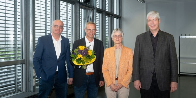 TU President Prof. Manfred Bayer, Markus Neuhaus as chancellor-designate, Prof. Johanna Weber, Chairwoman of the University Council, and Chairman of the Senate Prof. Lorenz Schwachhöfer (from left to right). TU President Prof. Manfred Bayer, Markus Neuhaus as chancellor-designate, Prof. Johanna Weber, Chairwoman of the University Council, and Chairman of the Senate Prof. Lorenz Schwachhöfer (from left to right).