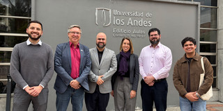 Gruppenfoto an der Uniandes 