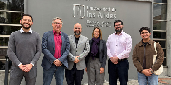 Gruppenfoto an der Uniandes