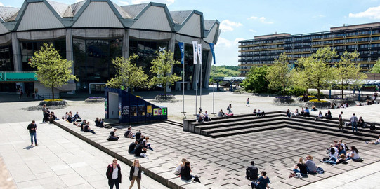 Campus der RUB Ruhr-Universität Bochum - Sonne am Forum