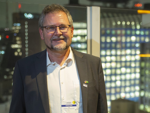 Photo of Matthias Epple with buildings in the background