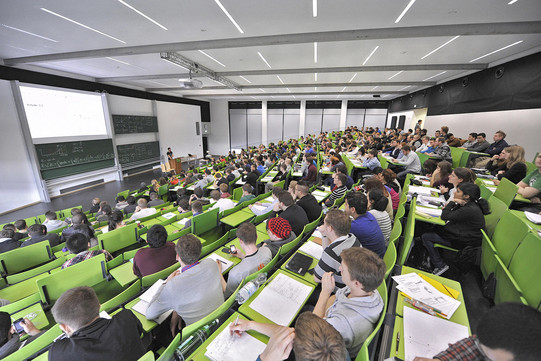 Masterstudium Medizinphysik Hörsaal mit Studierenden