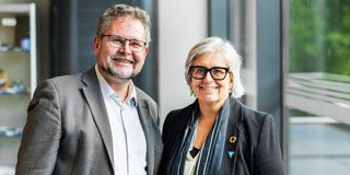 Prof. Dr. Matthias Epple next to Prof. Karen Shire, Ph.D